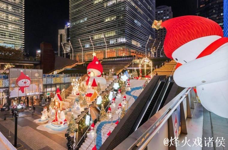 雪国降临陆家嘴中心！与超大雪人乐享冬日