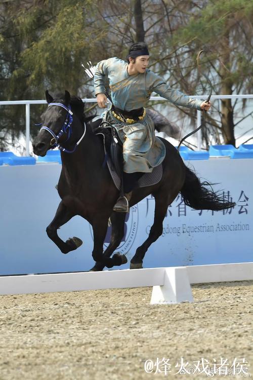 于适携手浪琴荣膺荣耀头衔,助力骑射赛事推广 于适携手浪琴荣膺荣耀头衔,助力骑射赛事推广